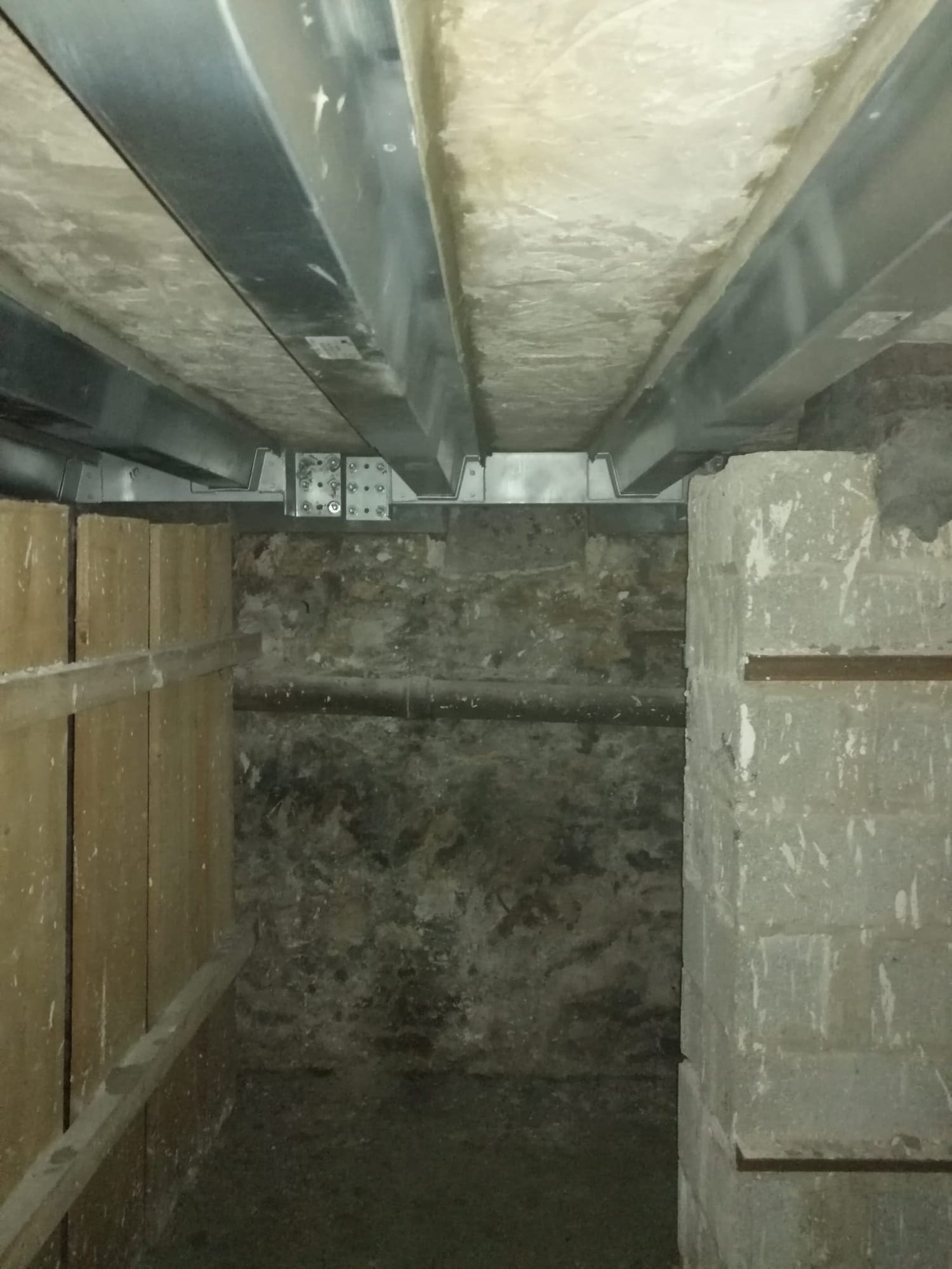 Techo de parking con viguetas de hormigón reforzadas con el sistema noubau